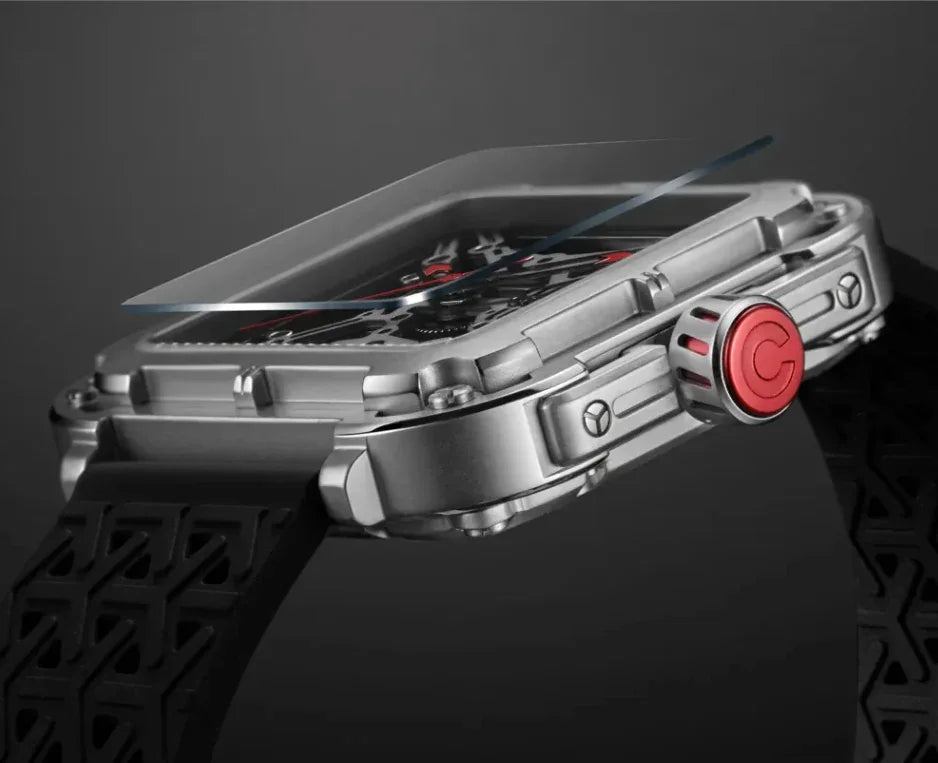 近未来デザインの機械式腕時計、シルバーケースと赤いリューズ、ラバーストラップ