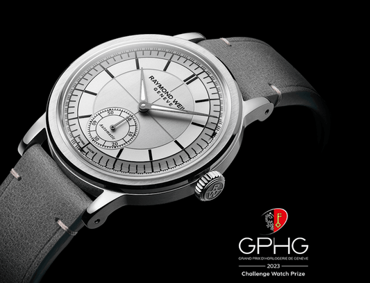 レイモンドウェイルの自動巻き腕時計。グレイレザーベルトとシルバーダイアル。GPHG2023チャレンジウォッチ賞受賞。