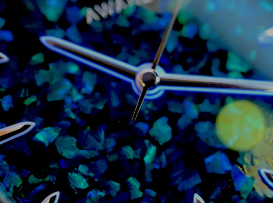 腕時計の夜光塗料の歴史 - 光を宿す技術の光と影