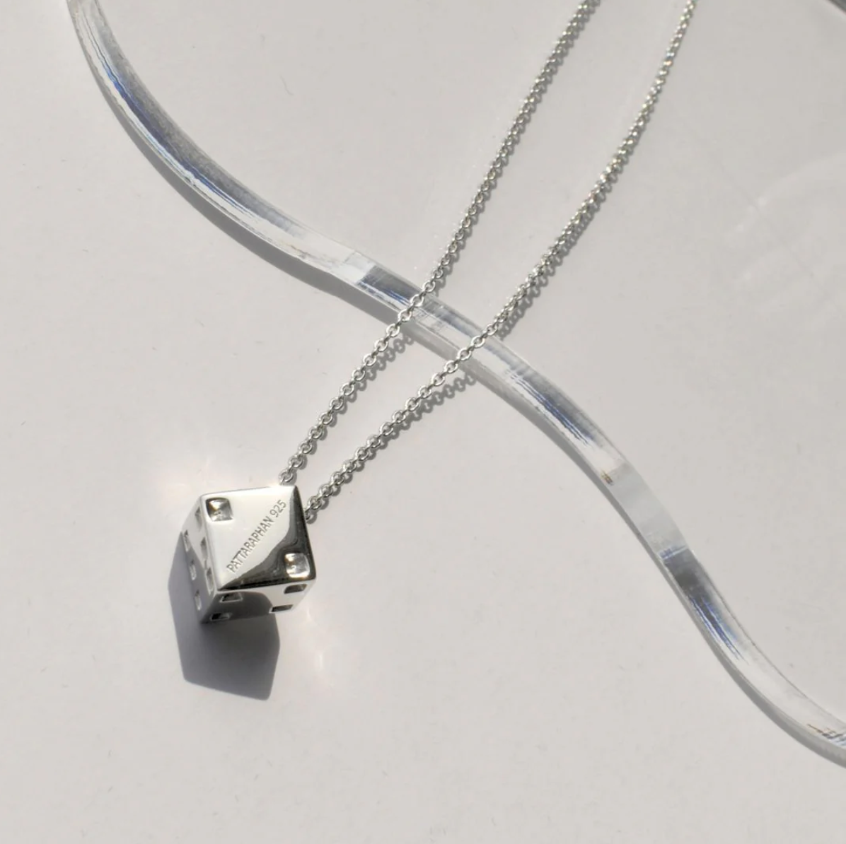 METAL CHATA PENDANT NECKLACE - Contévanou