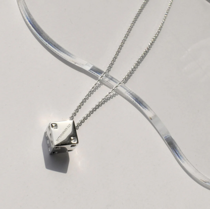 METAL CHATA PENDANT NECKLACE - Contévanou